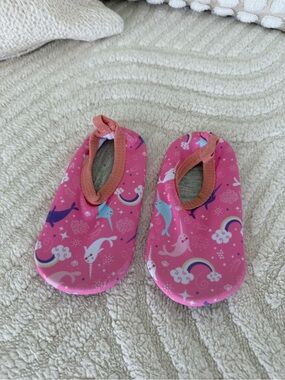 Baby beach slippers /water shoes 👞 - NEW - 6-9 months